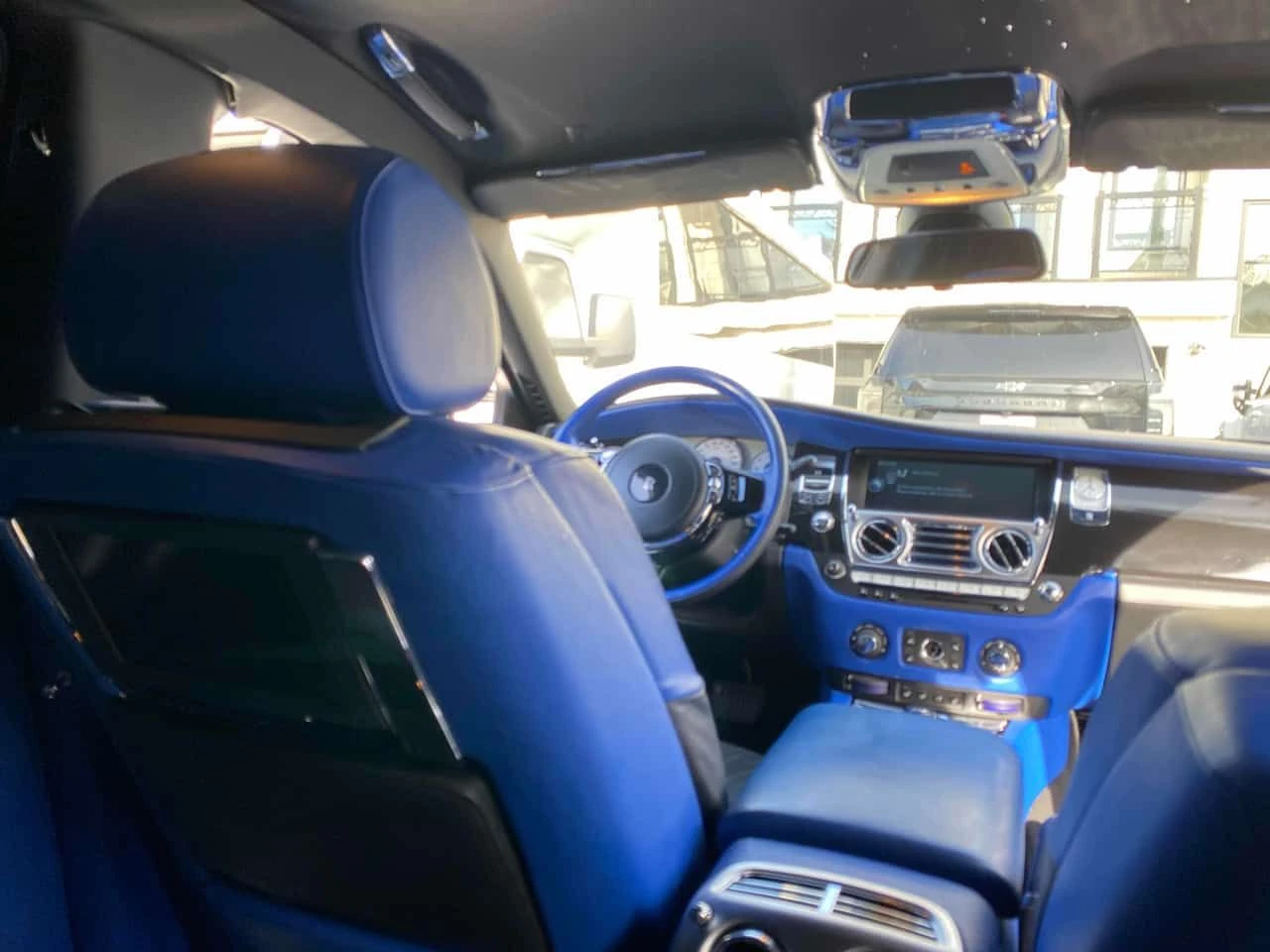 Rolls-Royce Ghost * 4dr Sdn * ПОДГРЕВ* DVD* , снимка 13 - Автомобили и джипове - 54114256