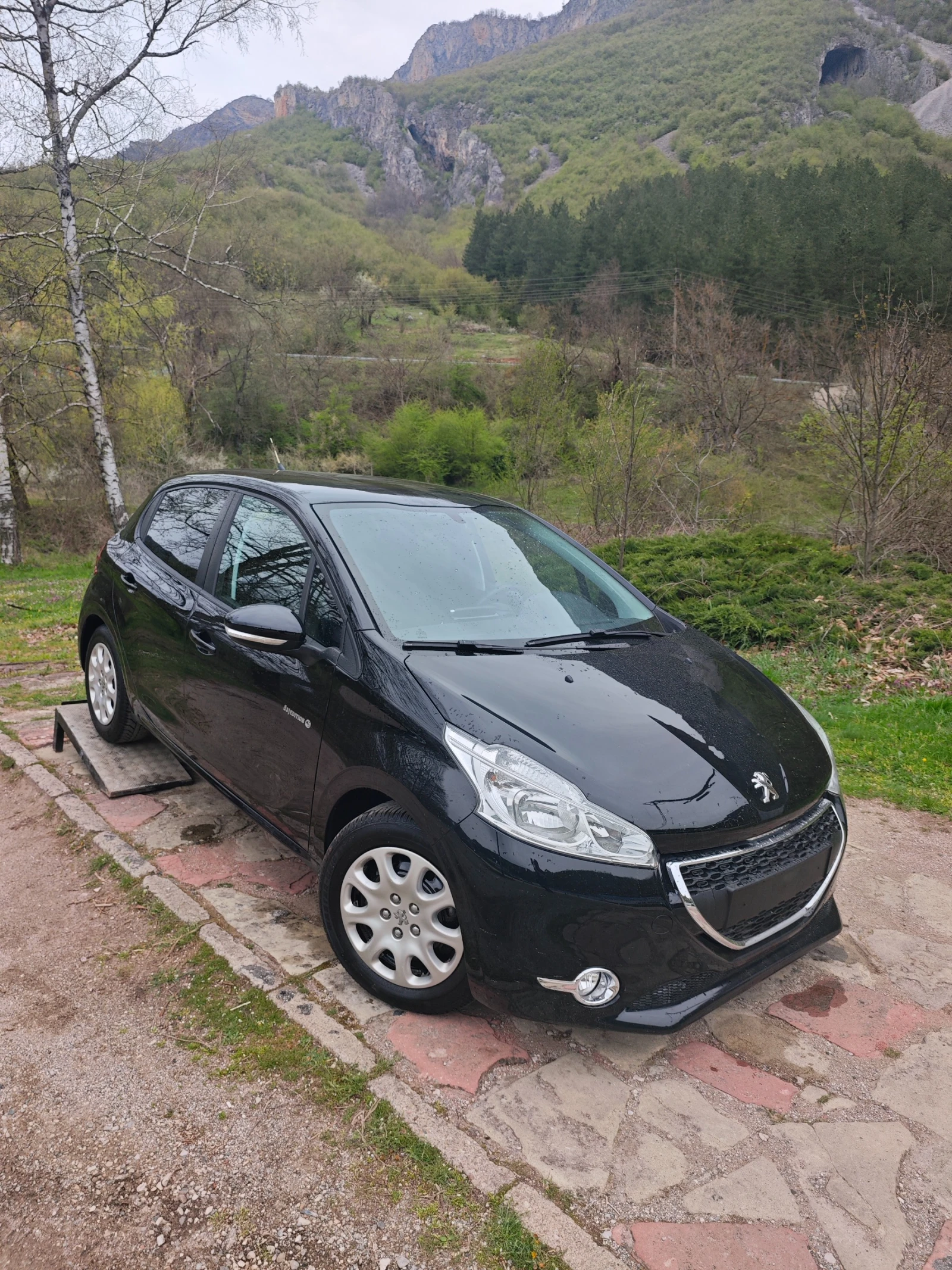 Peugeot 208 1.2I НОВ ВНОС, снимка 14 - Автомобили и джипове - 54358468