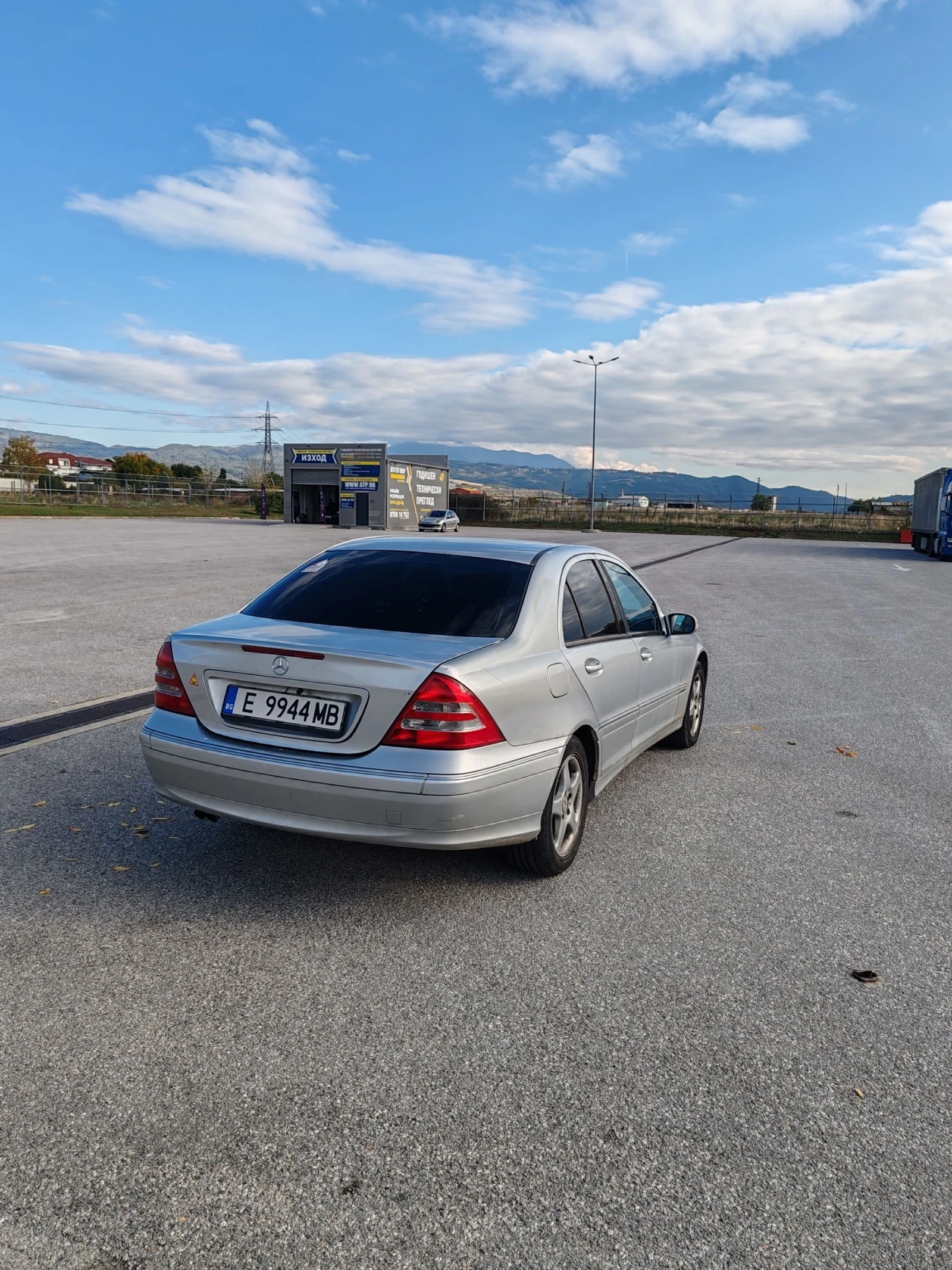 Mercedes-Benz C 200 2.0 Compresor, снимка 4 - Автомобили и джипове - 54715792