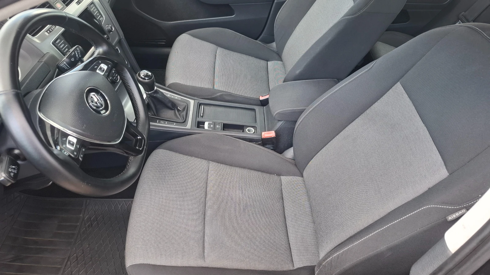 VW Golf 1.6TDI, снимка 14 - Автомобили и джипове - 55217383