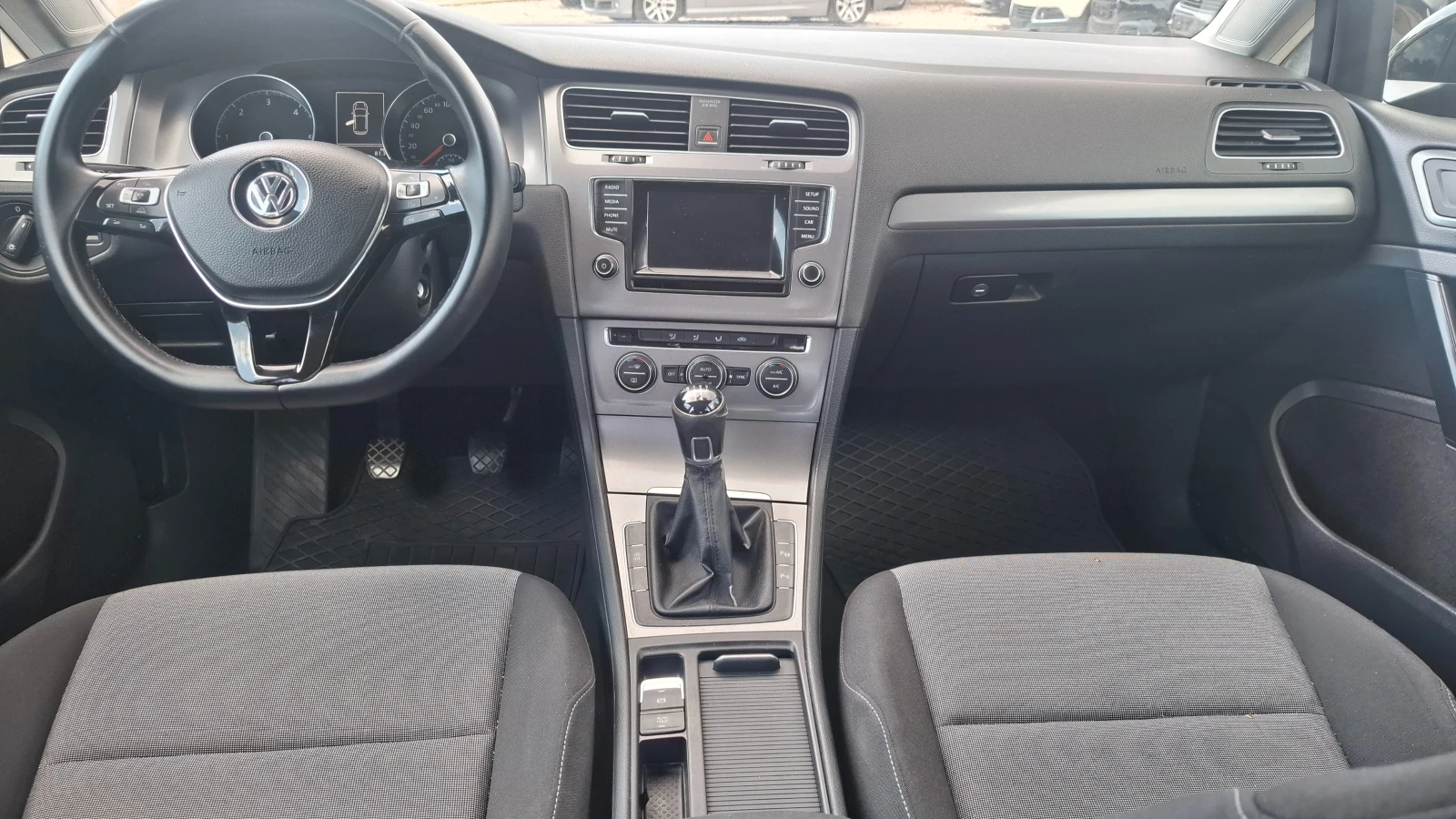 VW Golf 1.6TDI, снимка 10 - Автомобили и джипове - 55217383