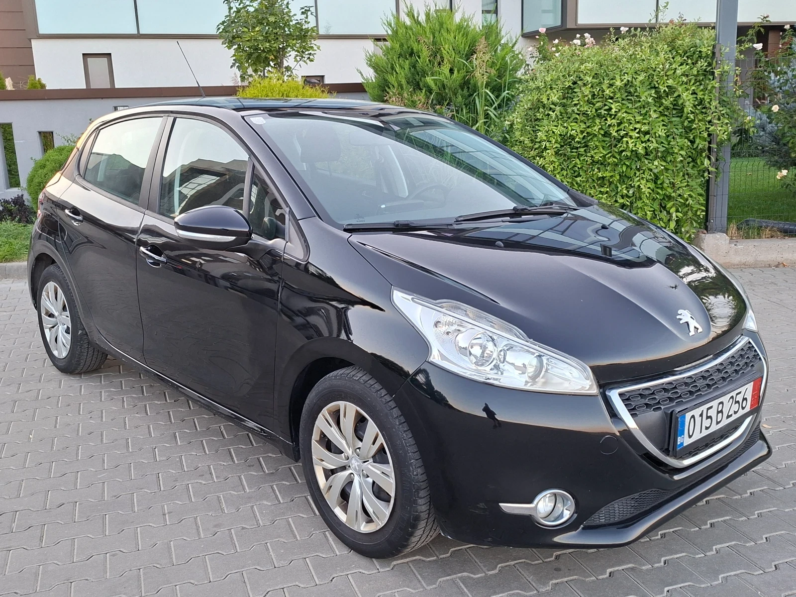 Peugeot 208 1.2i* (82кс)* EURO-5* LED* HOB BHOC* , снимка 10 - Автомобили и джипове - 56011881
