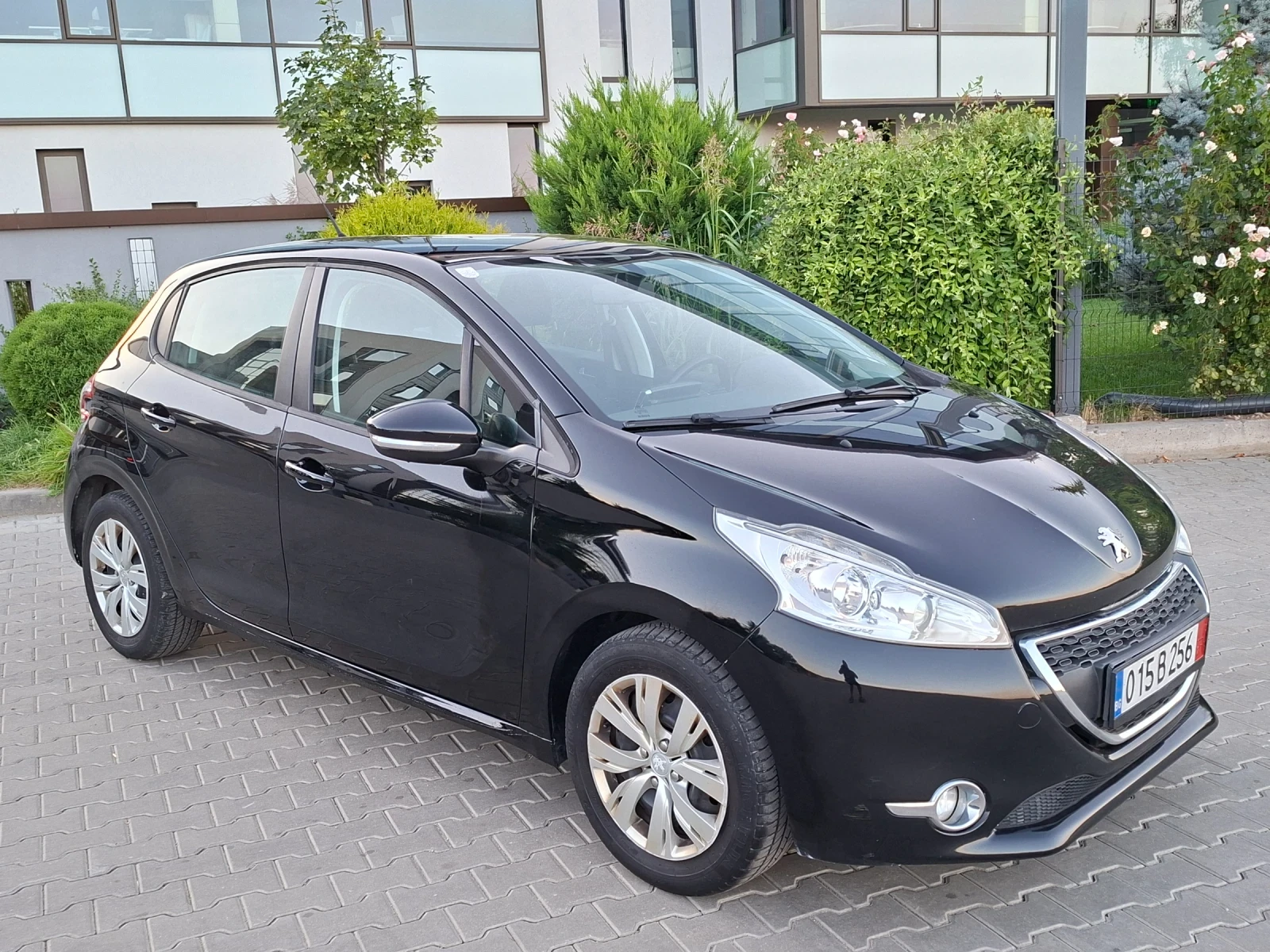 Peugeot 208 1.2i* (82кс)* EURO-5* LED* HOB BHOC* , снимка 11 - Автомобили и джипове - 56011881