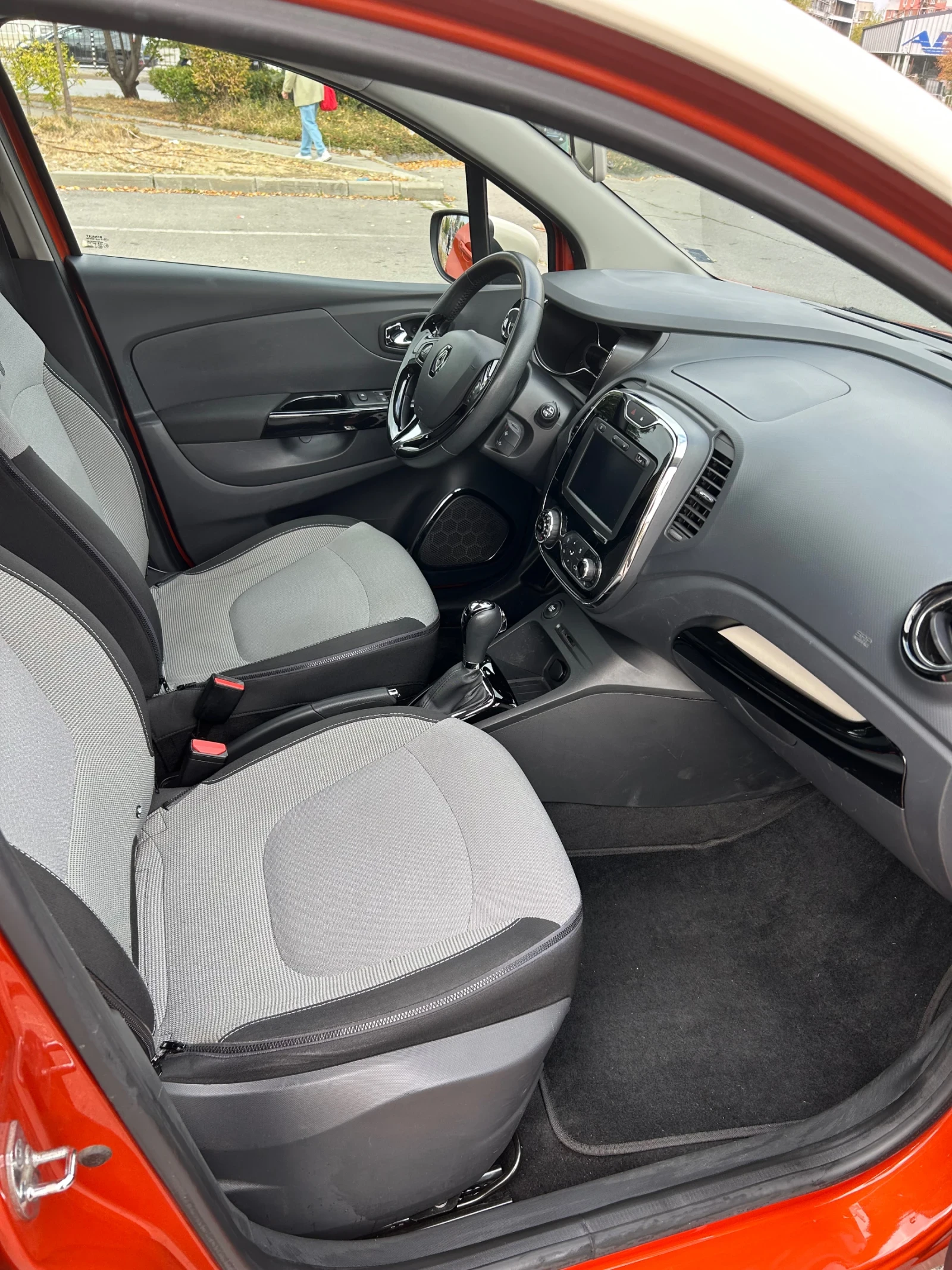 Renault Captur 1.2 TCe, снимка 12 - Автомобили и джипове - 56551483