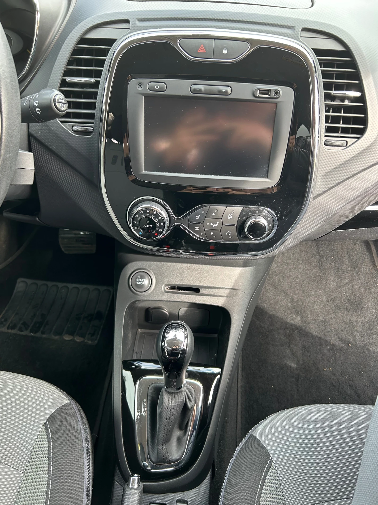 Renault Captur 1.2 TCe, снимка 14 - Автомобили и джипове - 56551483