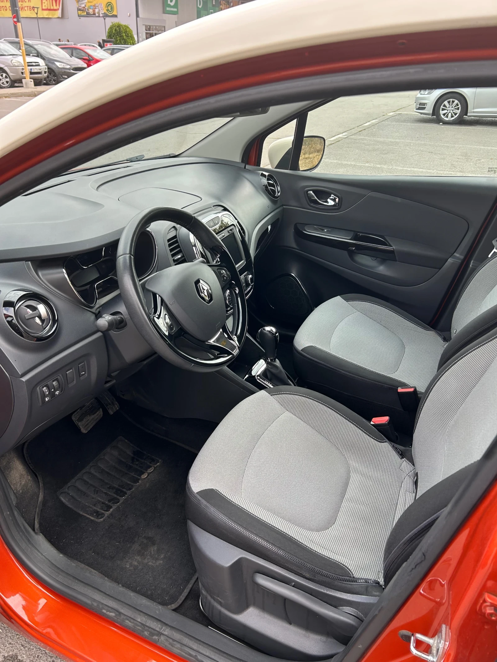 Renault Captur 1.2 TCe, снимка 9 - Автомобили и джипове - 56551483