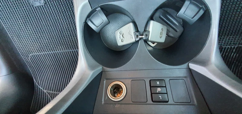 Toyota Rav4 2.2 D-CAT 4WD, снимка 14 - Автомобили и джипове - 50097223