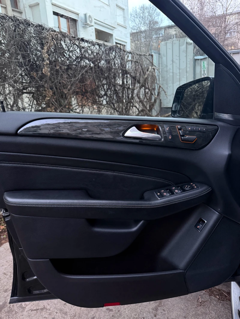 Mercedes-Benz ML 350 * HARMAN* KEYLESS* * PANORAMA* * 6.3OPTIC* * FULL*, снимка 14 - Автомобили и джипове - 53311163