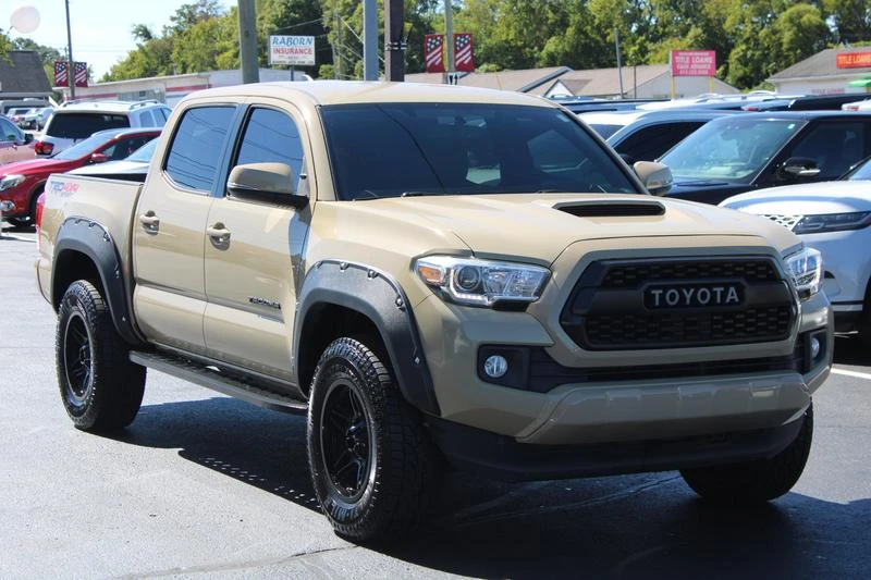 Toyota Tacoma TRD Sport Crew Cab Short Bed, снимка 3 - Автомобили и джипове - 47173259