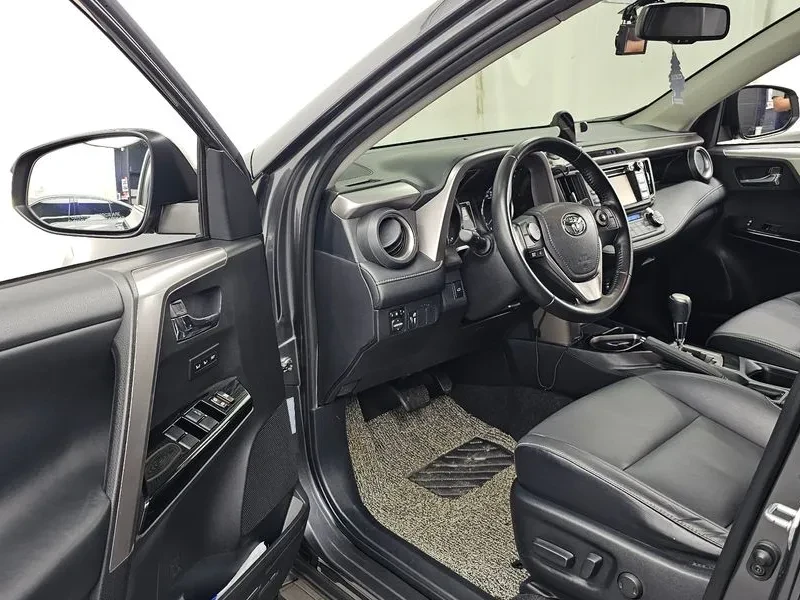 Toyota Rav4 2.5 4Wd hybrid generation, снимка 10 - Автомобили и джипове - 56220704