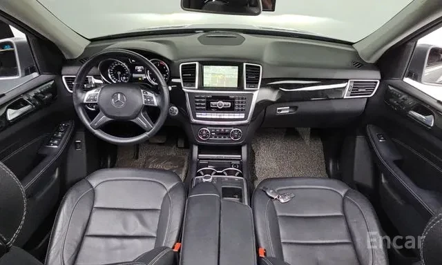 Mercedes-Benz ML 350 D * AIRMATIC * ОБДУХВАНЕ * ТЕЛЕВИЗОРИ * 4 ПОДГРЕВА, снимка 6 - Автомобили и джипове - 56233515