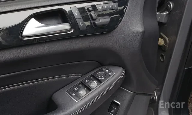 Mercedes-Benz ML 350 D * AIRMATIC * ОБДУХВАНЕ * ТЕЛЕВИЗОРИ * 4 ПОДГРЕВА, снимка 11 - Автомобили и джипове - 56233515