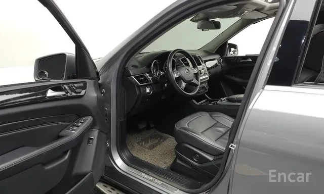 Mercedes-Benz ML 350 D * AIRMATIC * ОБДУХВАНЕ * ТЕЛЕВИЗОРИ * 4 ПОДГРЕВА, снимка 5 - Автомобили и джипове - 56233515