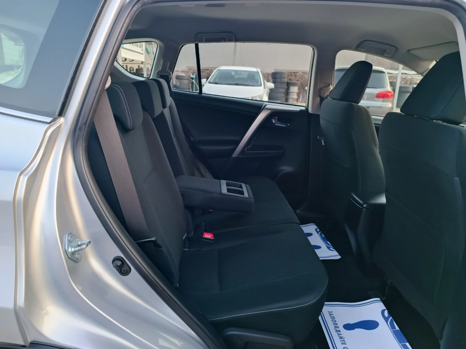 Toyota Rav4 2.0i-151кс-ШВЕЙЦАРИЯ-РЪЧКА-6ск-4X4-NAVI, снимка 11 - Автомобили и джипове - 53727772