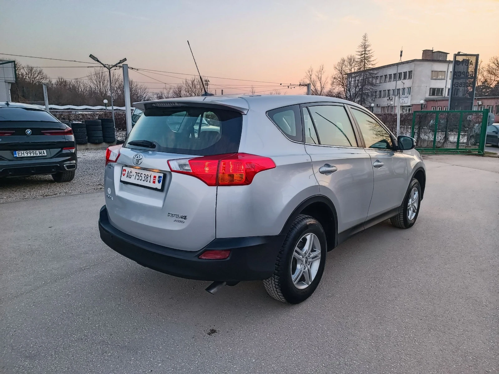 Toyota Rav4 2.0i-151кс-ШВЕЙЦАРИЯ-РЪЧКА-6ск-4X4-NAVI, снимка 3 - Автомобили и джипове - 53727772