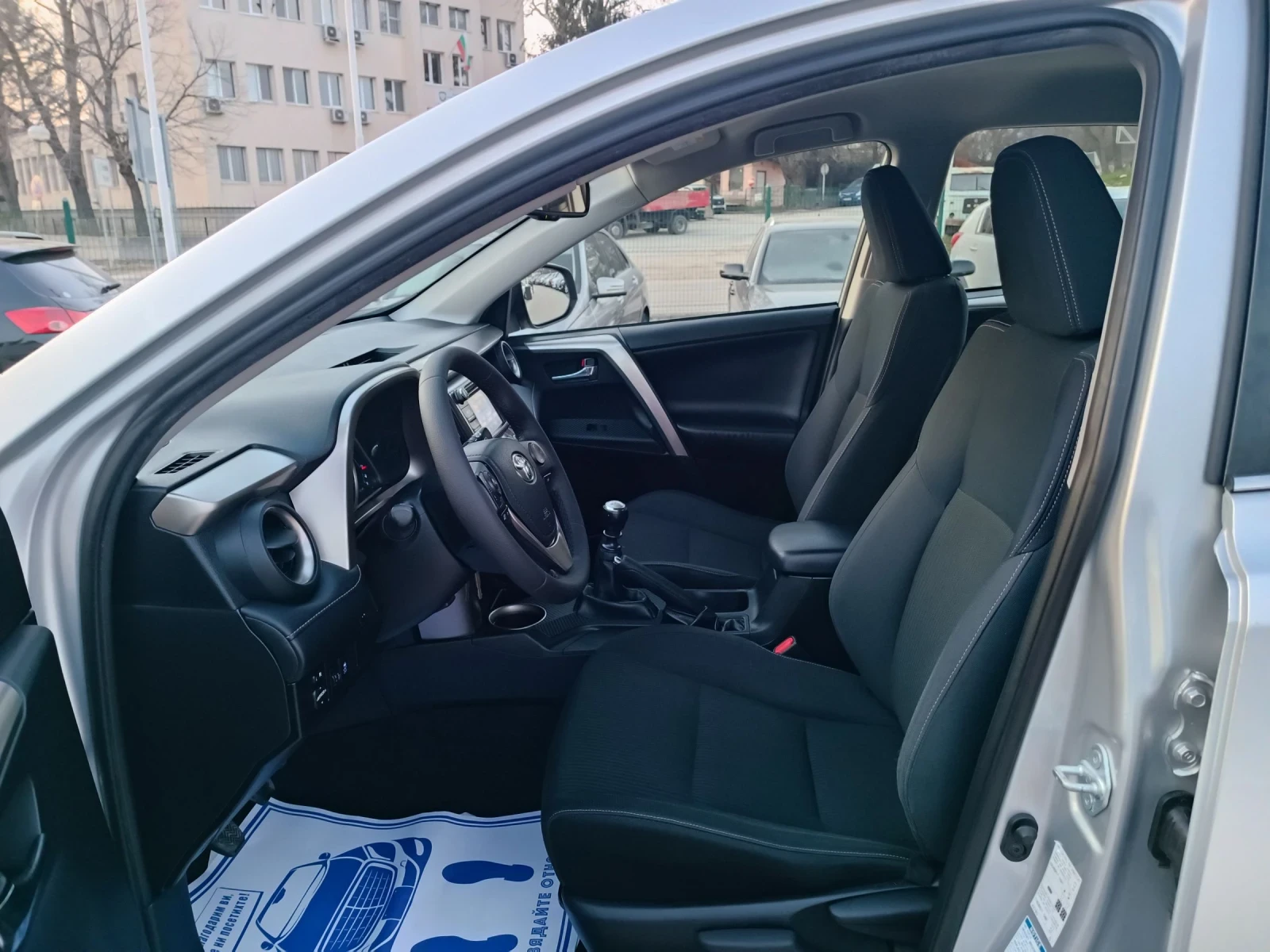 Toyota Rav4 2.0i-151кс-ШВЕЙЦАРИЯ-РЪЧКА-6ск-4X4-NAVI, снимка 9 - Автомобили и джипове - 53727772