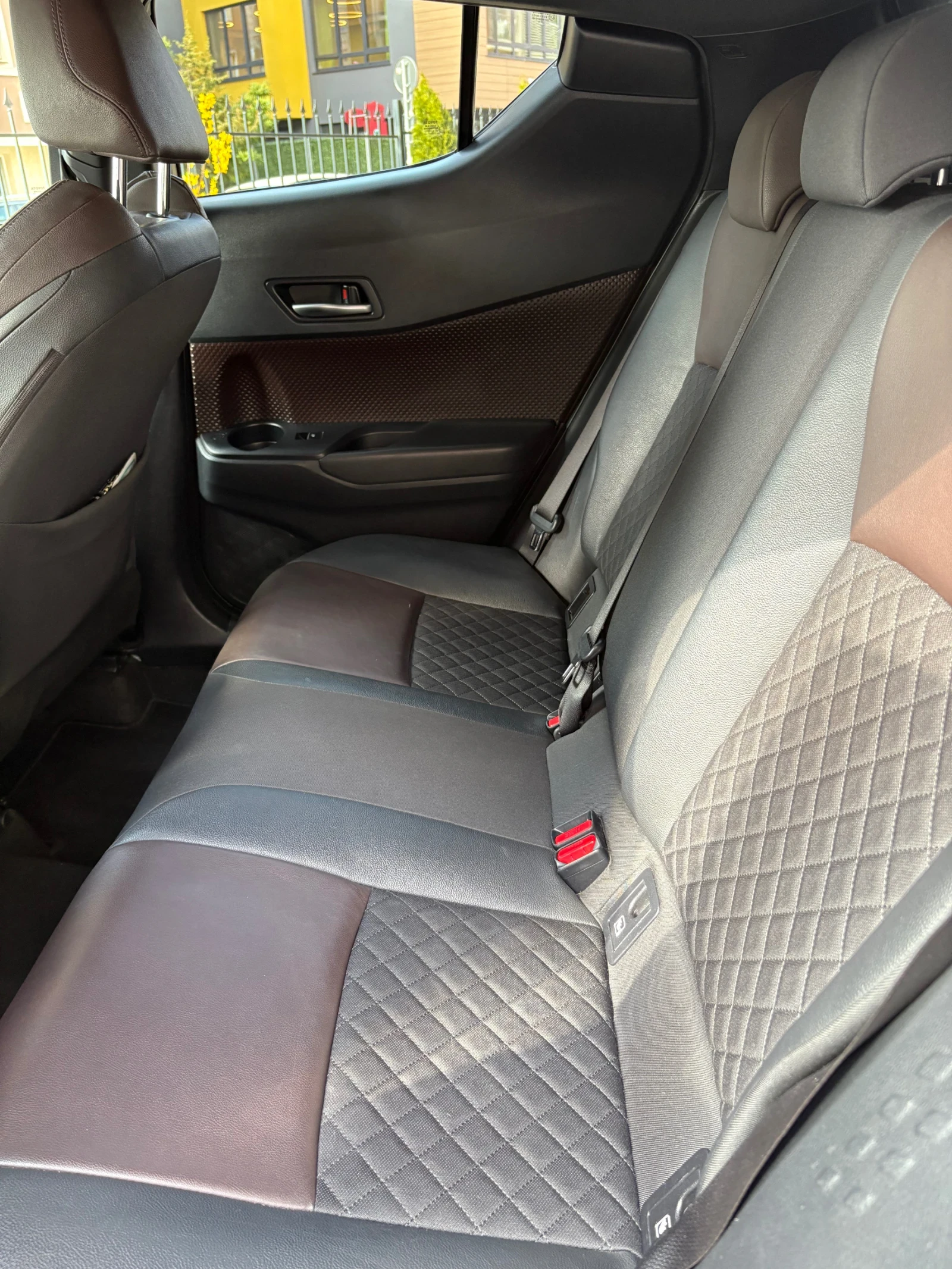 Toyota C-HR Lounge, снимка 5 - Автомобили и джипове - 54235878