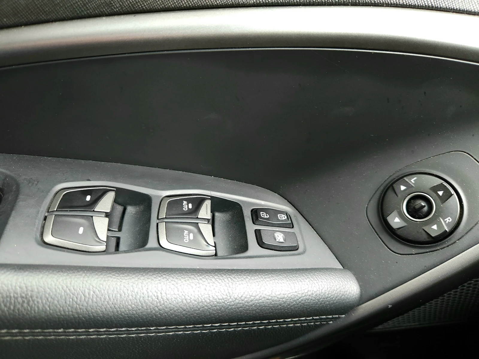 Hyundai Santa fe 3.3 XL AWD, снимка 14 - Автомобили и джипове - 54792715
