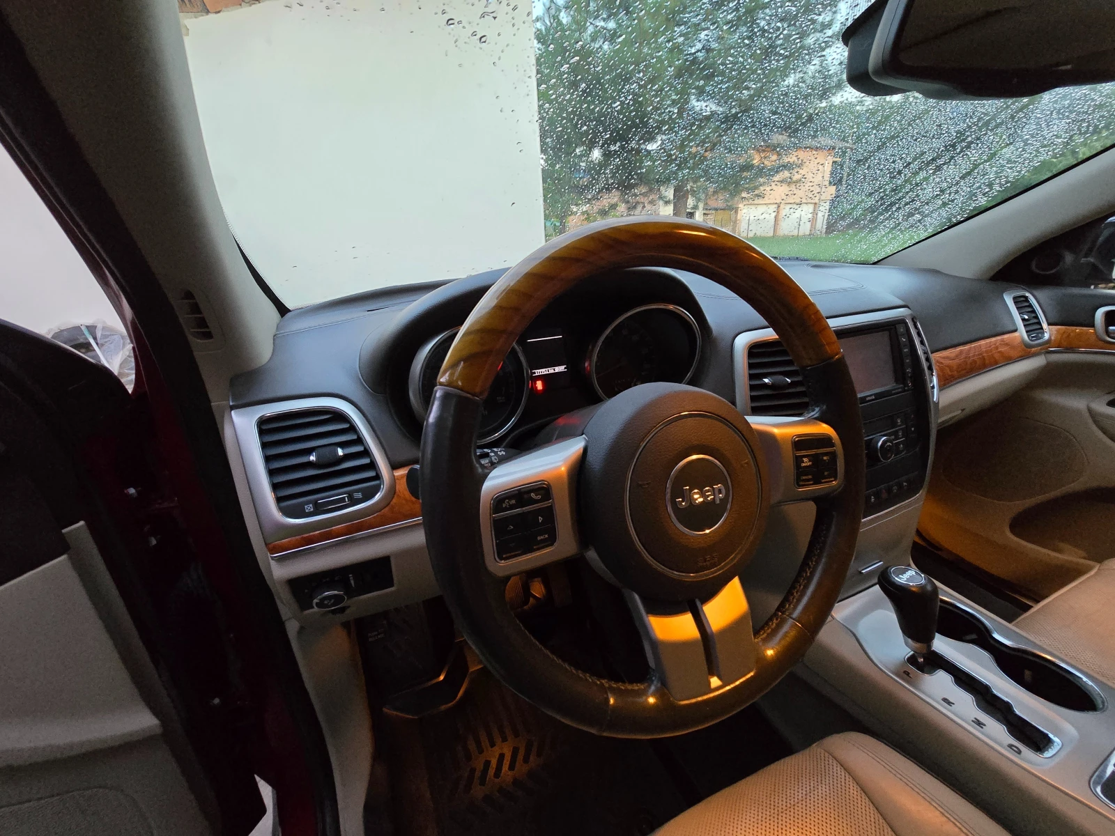 Jeep Grand cherokee Overland 5.7 Hemi, снимка 9 - Автомобили и джипове - 55002680