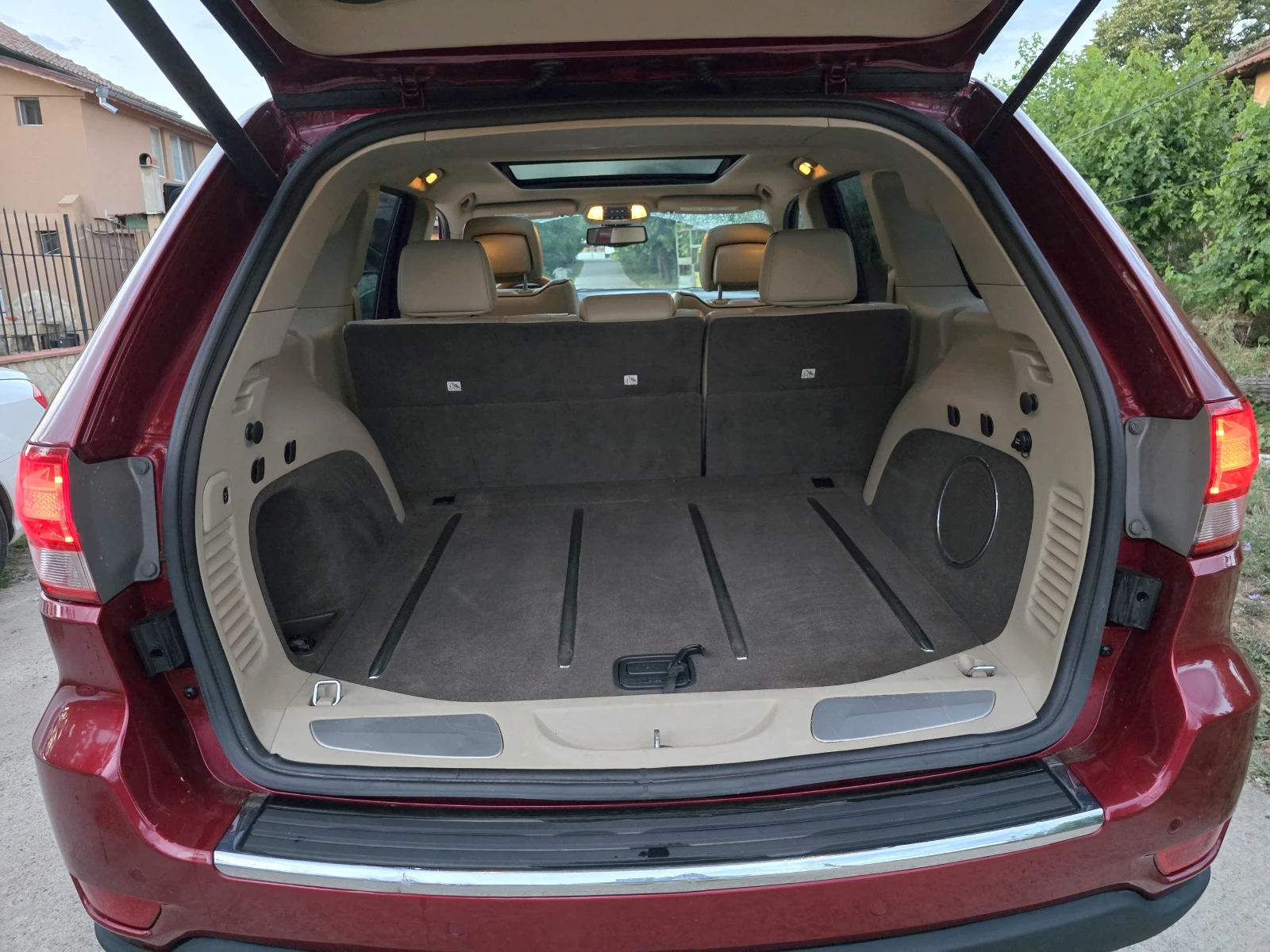Jeep Grand cherokee Overland 5.7 Hemi, снимка 17 - Автомобили и джипове - 55002680