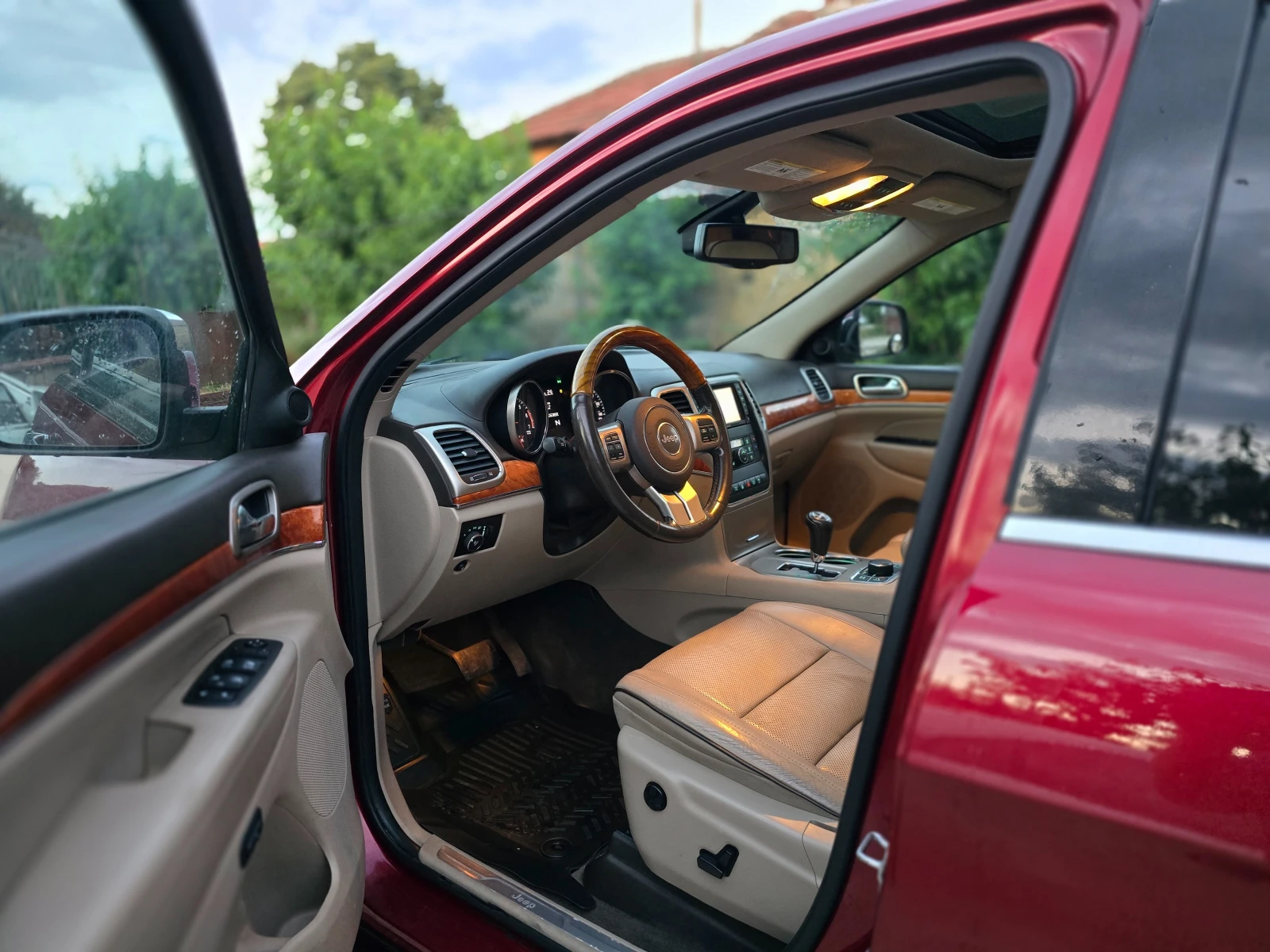 Jeep Grand cherokee Overland 5.7 Hemi, снимка 16 - Автомобили и джипове - 55002680