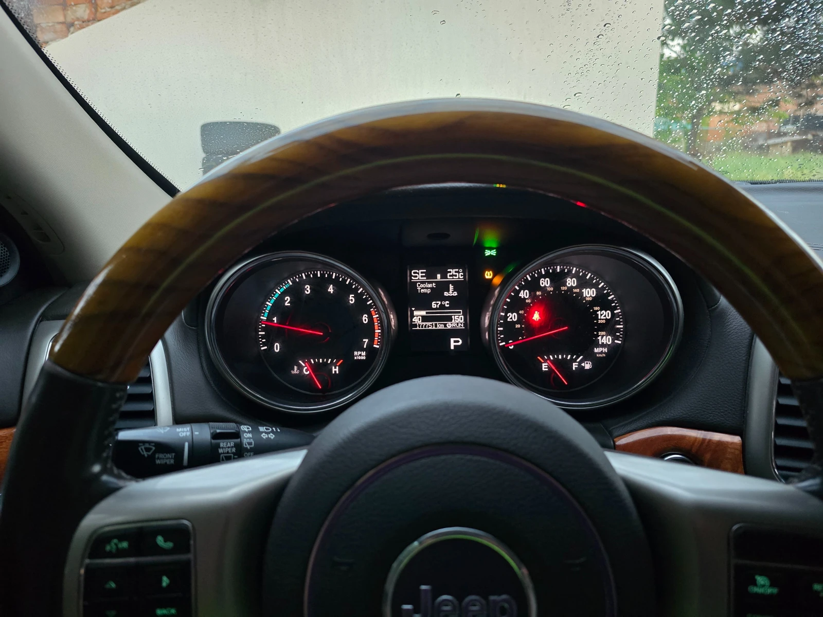Jeep Grand cherokee Overland 5.7 Hemi, снимка 10 - Автомобили и джипове - 55002680