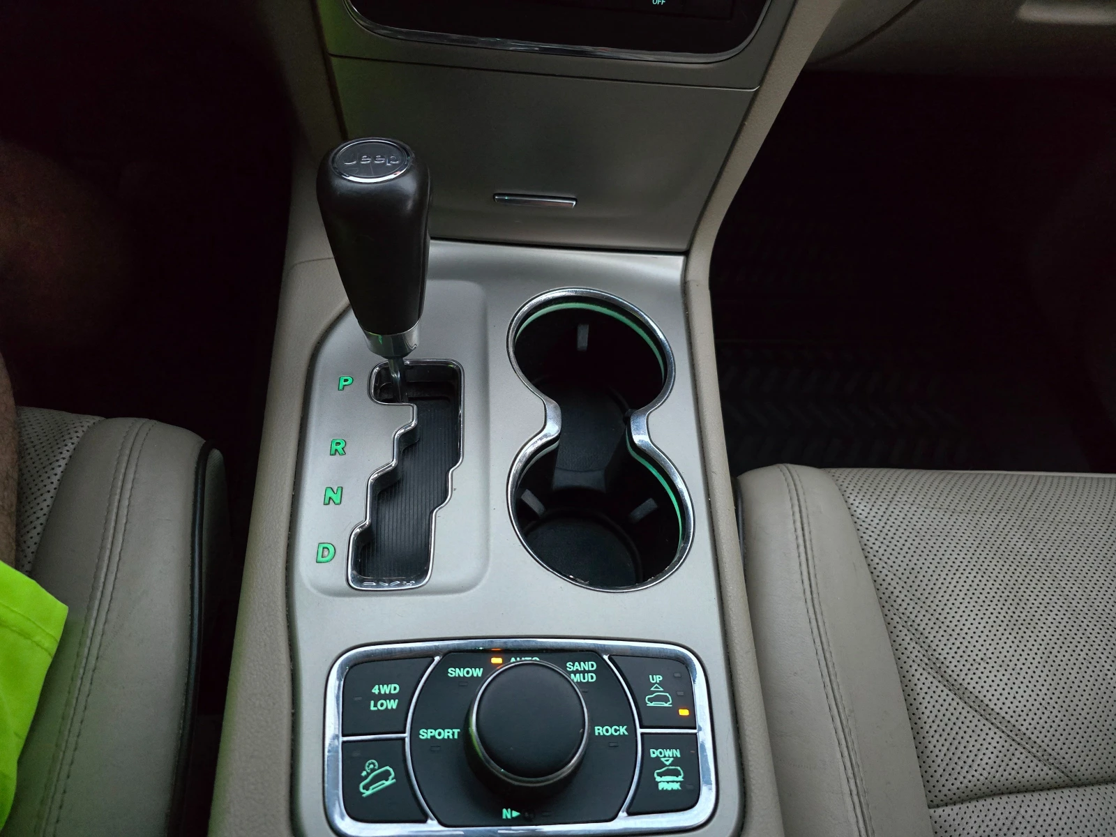 Jeep Grand cherokee Overland 5.7 Hemi, снимка 11 - Автомобили и джипове - 55002680