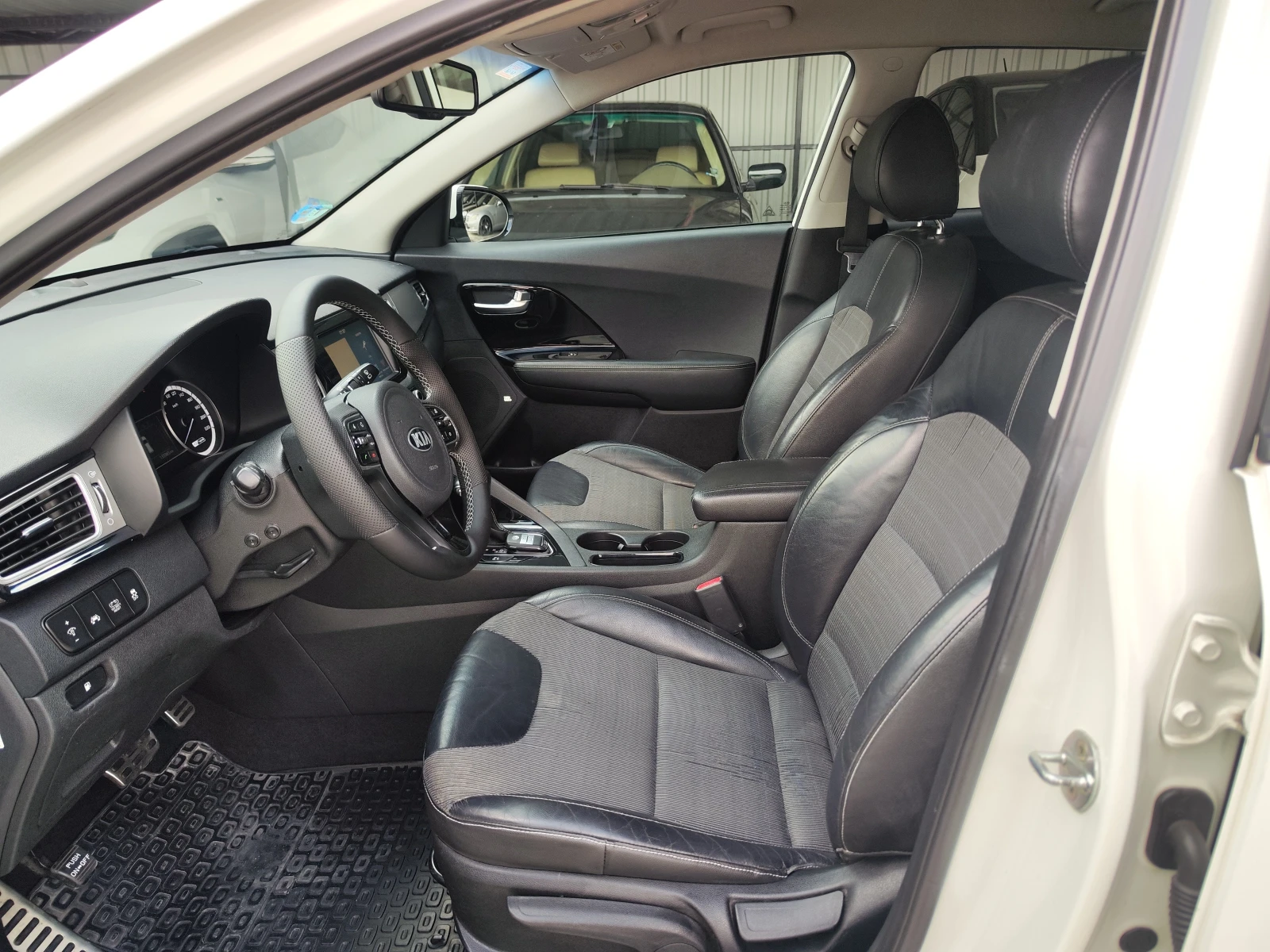 Kia Niro HYBRID* CAMERA* JBL* LEDD* LIZING, снимка 5 - Автомобили и джипове - 55727361