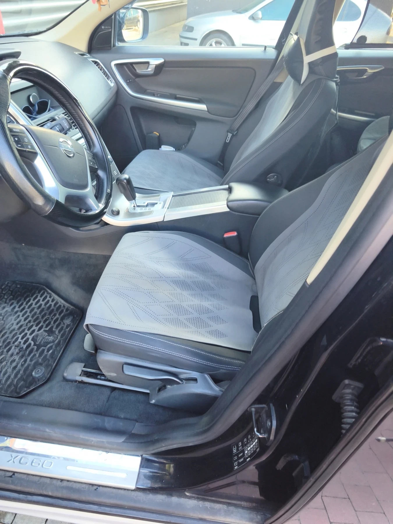 Volvo XC60, снимка 9 - Автомобили и джипове - 55753309