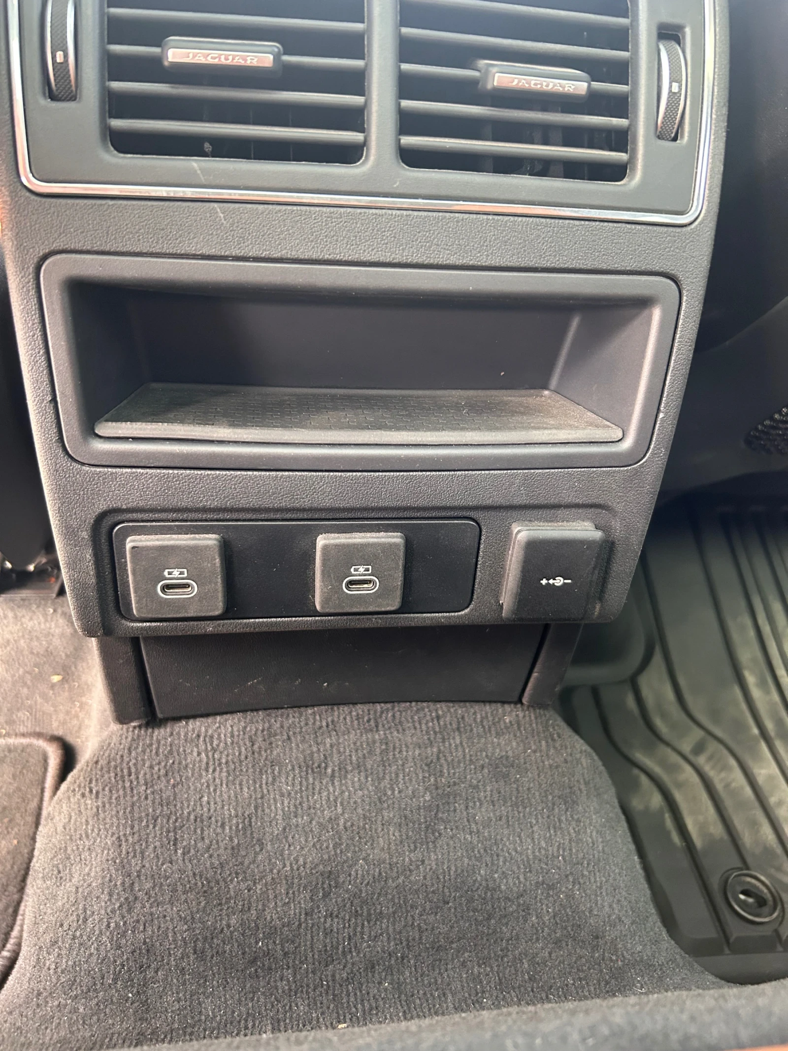 Jaguar F-PACE 2.0 P250 AWD, снимка 15 - Автомобили и джипове - 56380632