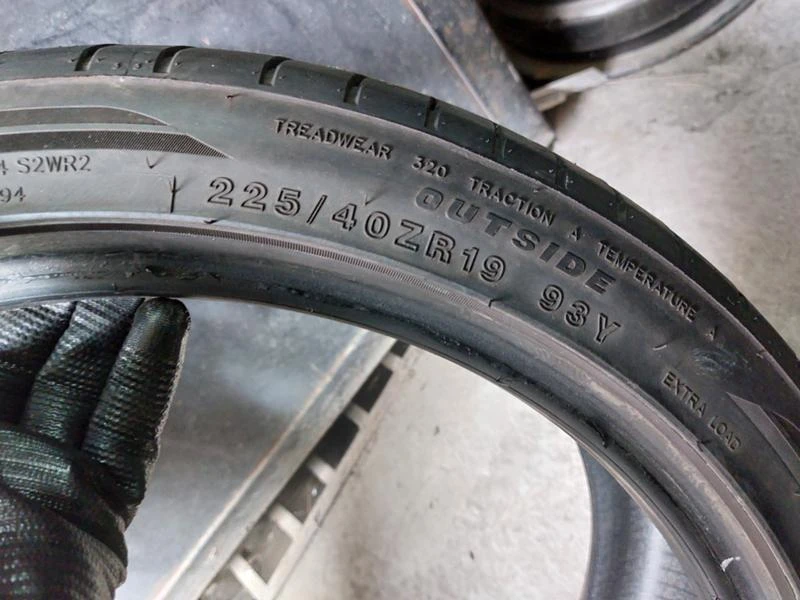 Гуми Летни 225/40R19, снимка 7 - Гуми и джанти - 37132996