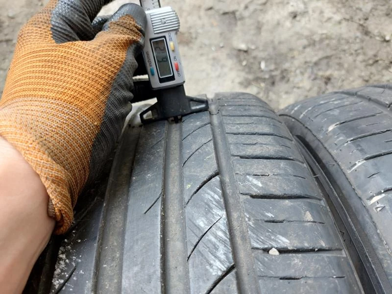 Гуми Летни 225/40R19, снимка 4 - Гуми и джанти - 37132996