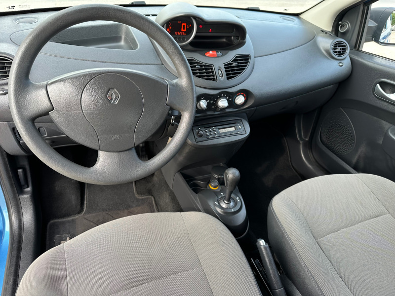 Renault Twingo 1.2 i, снимка 9 - Автомобили и джипове - 45826211