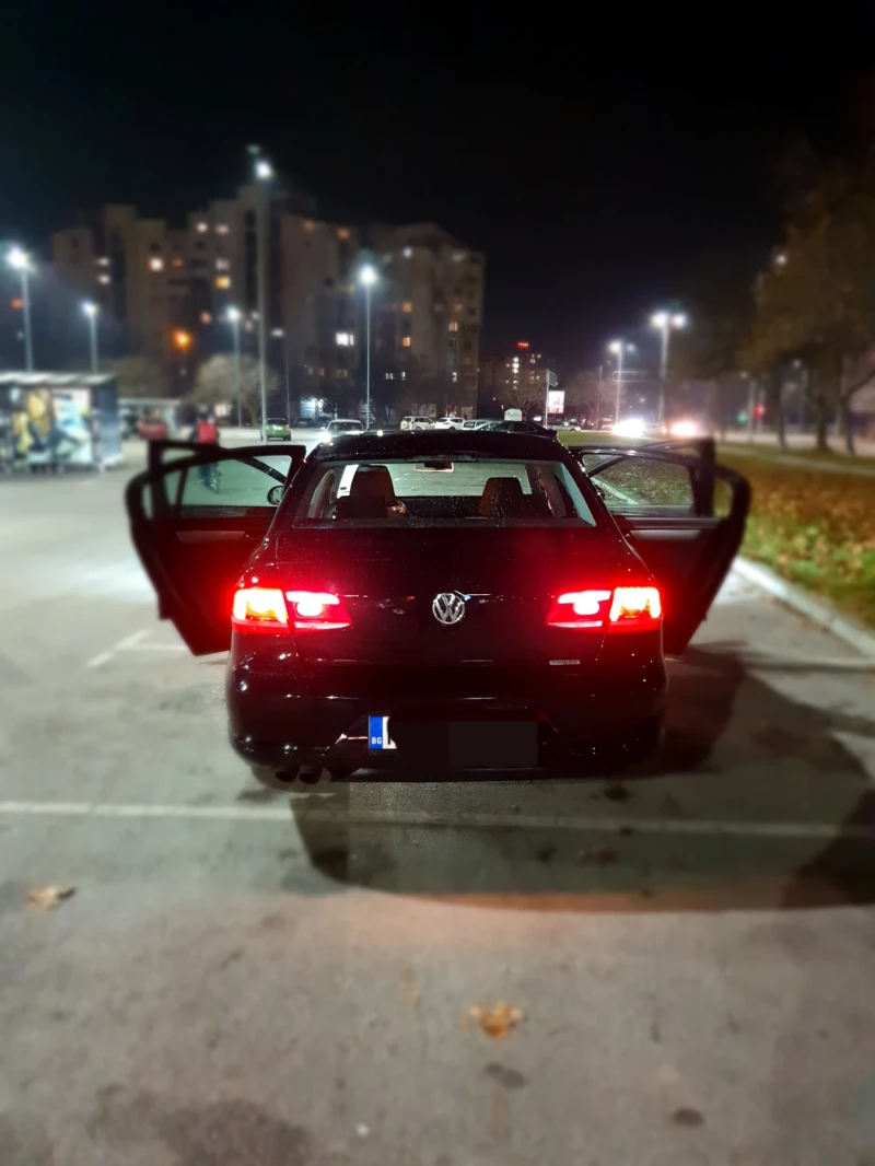 VW Passat, снимка 5 - Автомобили и джипове - 47305570