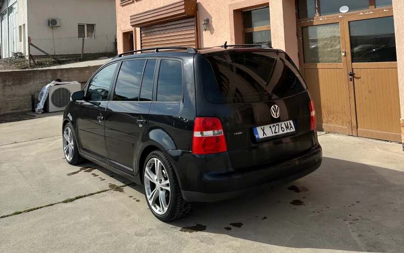 VW Touran 2.0 TDI/140к.с, снимка 8 - Автомобили и джипове - 49236274