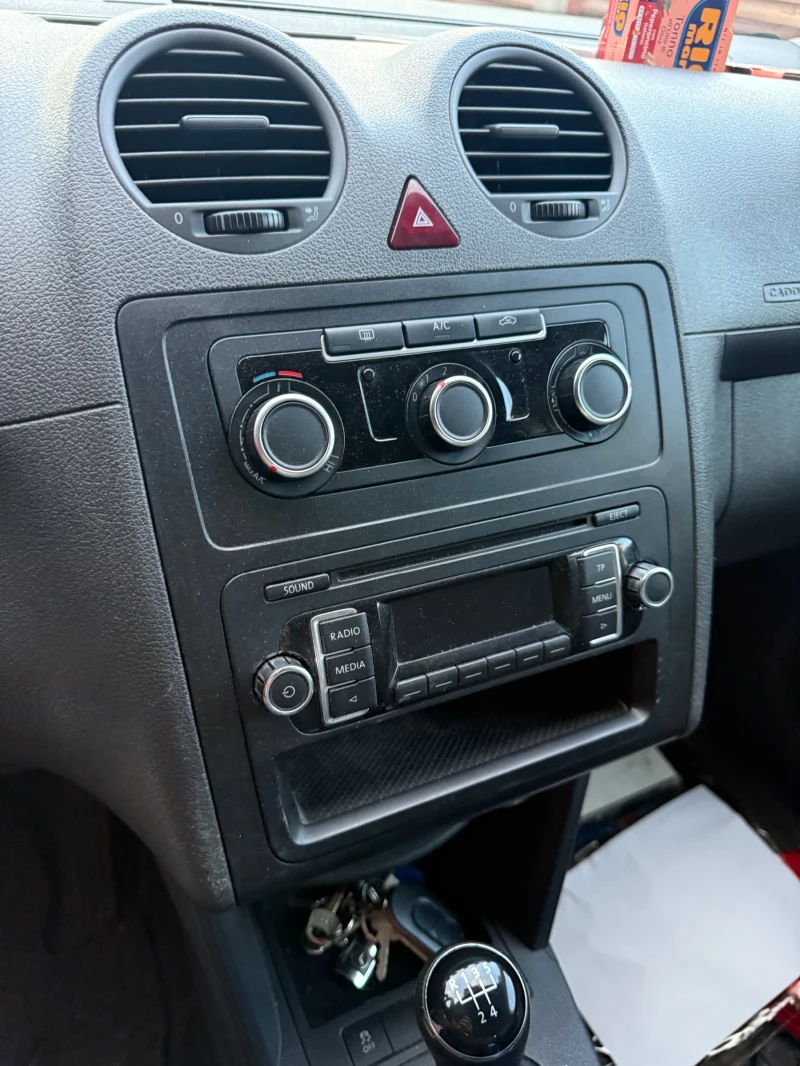 VW Caddy, снимка 14 - Автомобили и джипове - 52580708