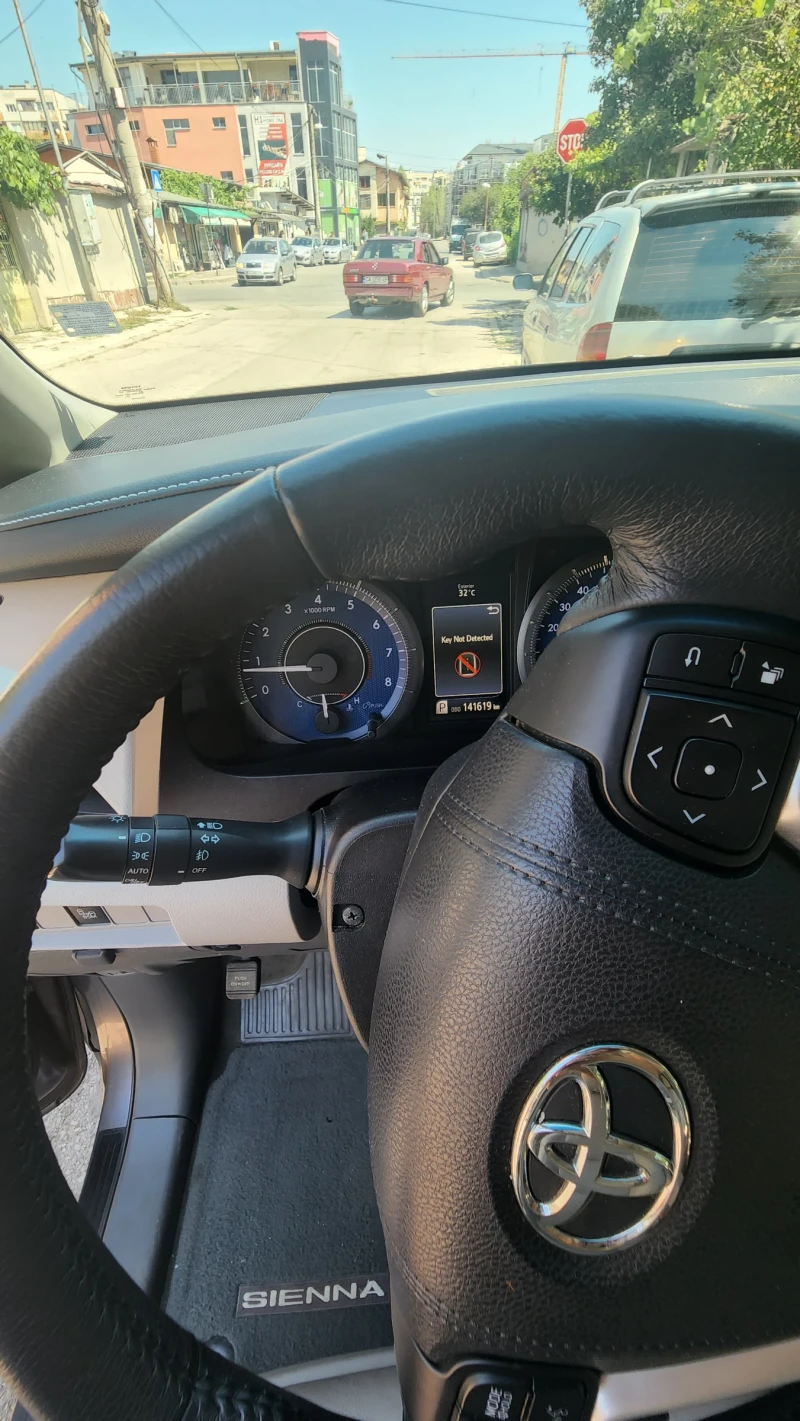 Toyota Sienna XLE, снимка 3 - Автомобили и джипове - 52150453