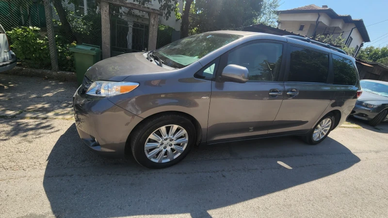 Toyota Sienna XLE, снимка 10 - Автомобили и джипове - 52150453