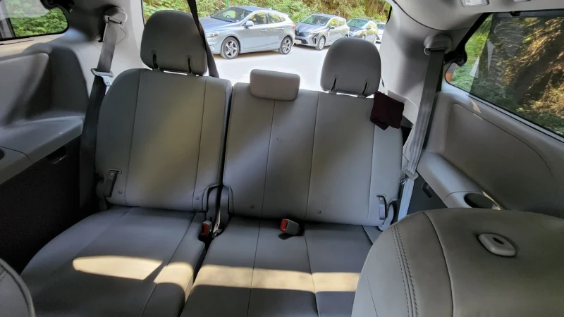 Toyota Sienna XLE, снимка 14 - Автомобили и джипове - 52150453