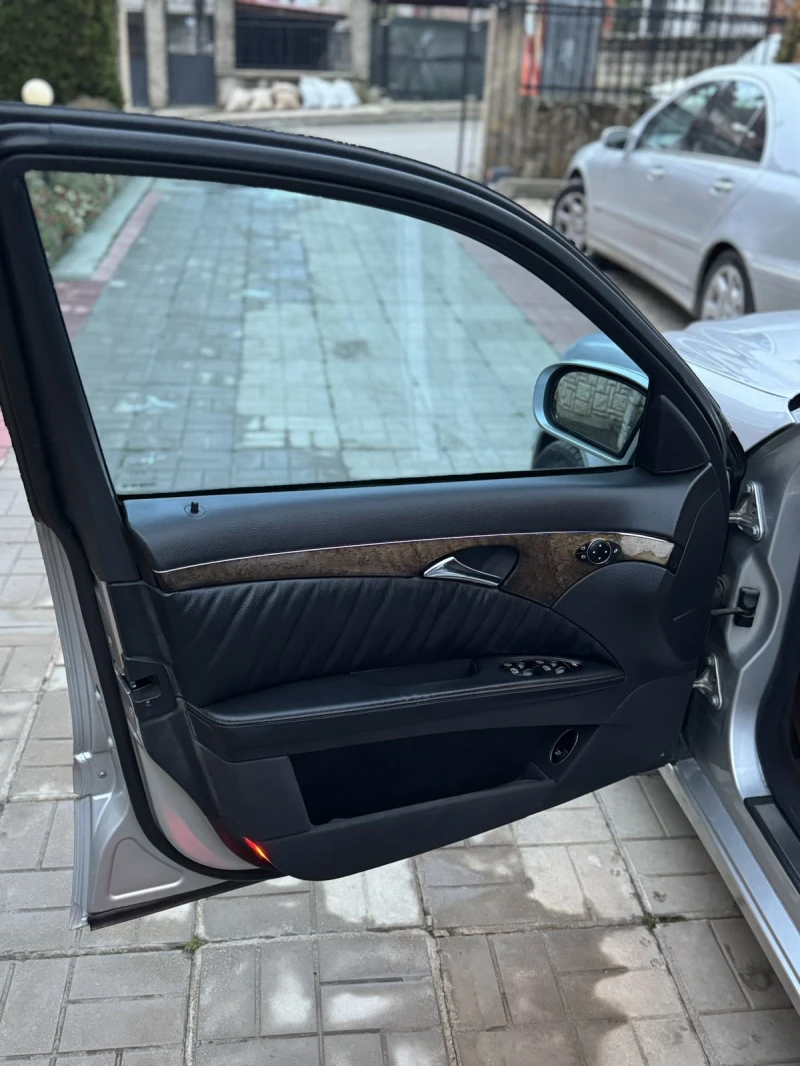 Mercedes-Benz E 280, снимка 11 - Автомобили и джипове - 52427114