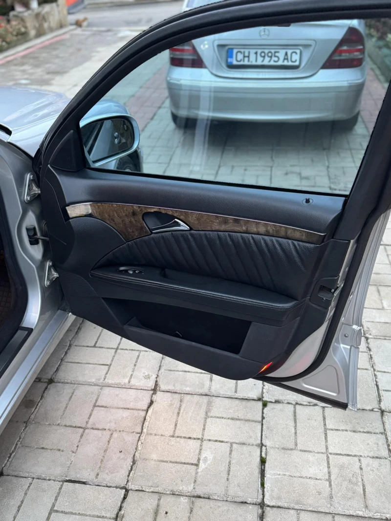 Mercedes-Benz E 280, снимка 12 - Автомобили и джипове - 52427114