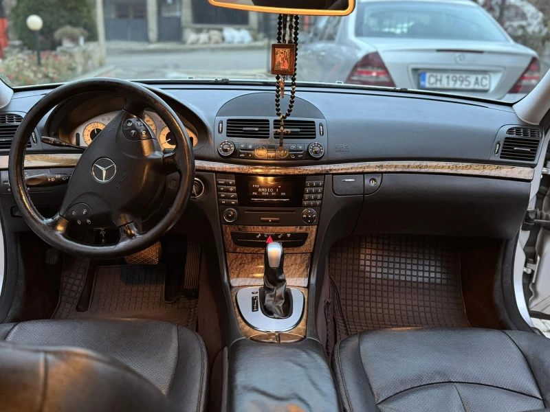 Mercedes-Benz E 280, снимка 9 - Автомобили и джипове - 52427114