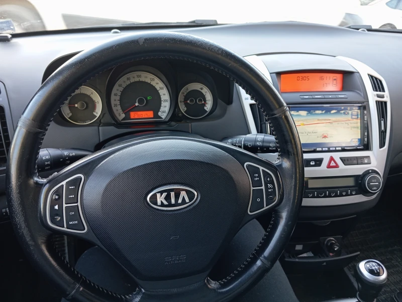 Kia Ceed 1.6, снимка 4 - Автомобили и джипове - 52440579