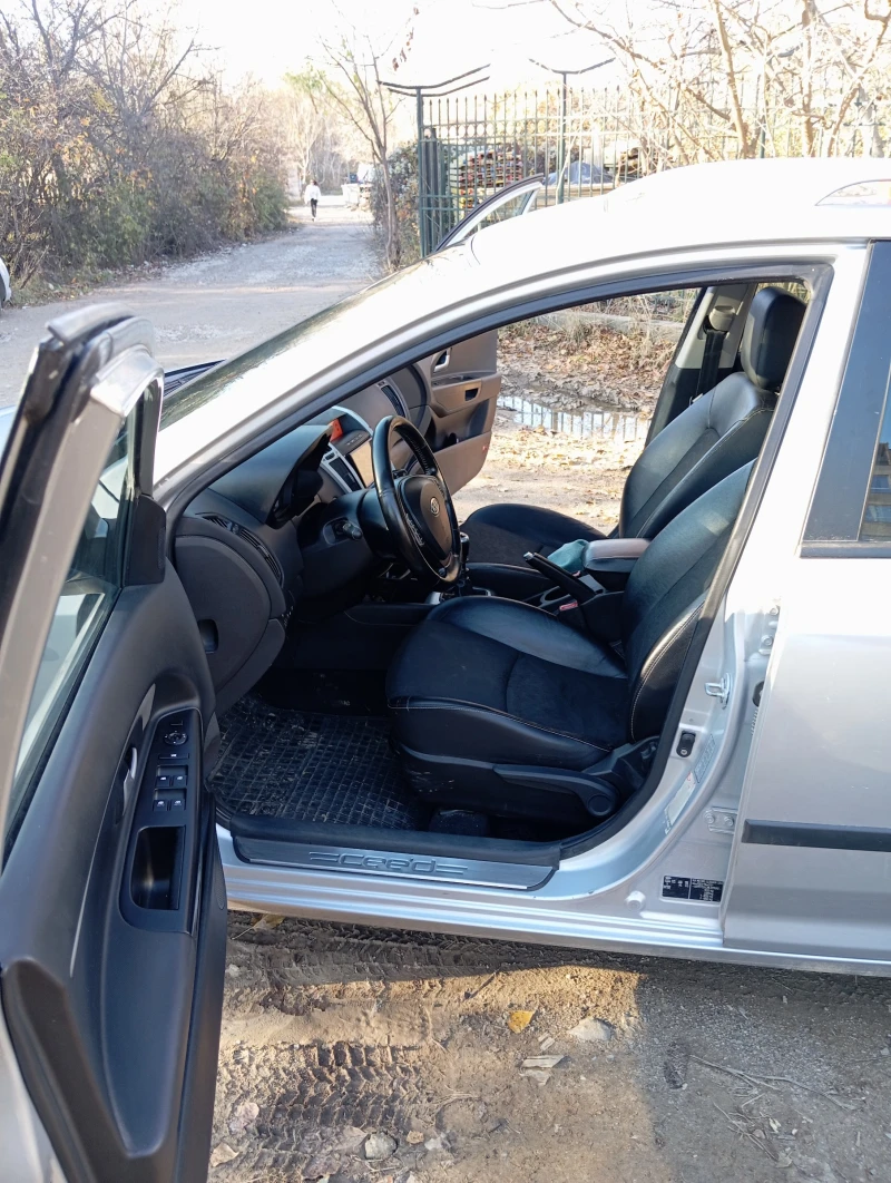 Kia Ceed 1.6, снимка 6 - Автомобили и джипове - 52440579