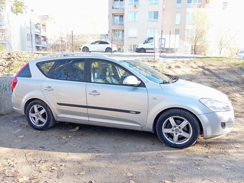 Kia Ceed 1.6, снимка 2 - Автомобили и джипове - 52440579