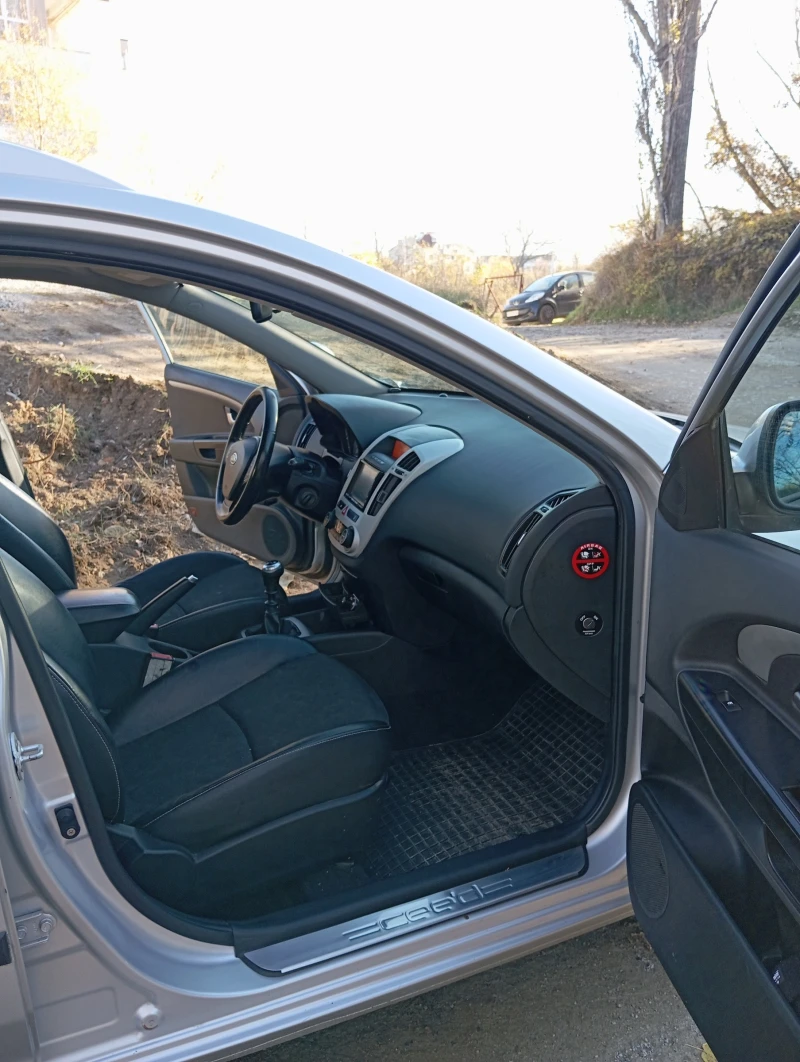 Kia Ceed 1.6, снимка 5 - Автомобили и джипове - 52440579
