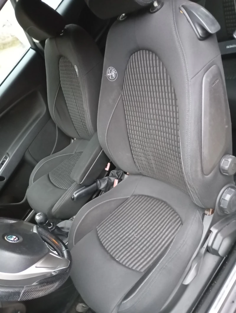 Alfa Romeo MiTo 1.3 mjet, снимка 8 - Автомобили и джипове - 53480788