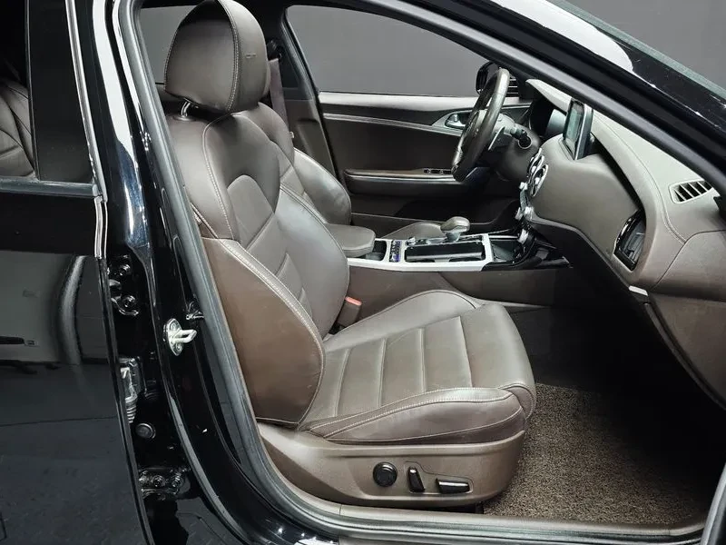 Kia Stinger 3.3 Turbo AWD GT, снимка 9 - Автомобили и джипове - 55942706
