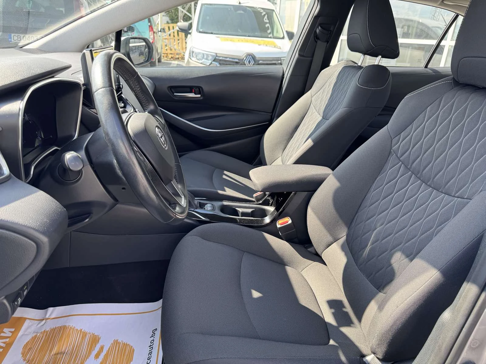 Toyota Corolla EXECUTIVE 1.8 HYBRID AT - изображение 10