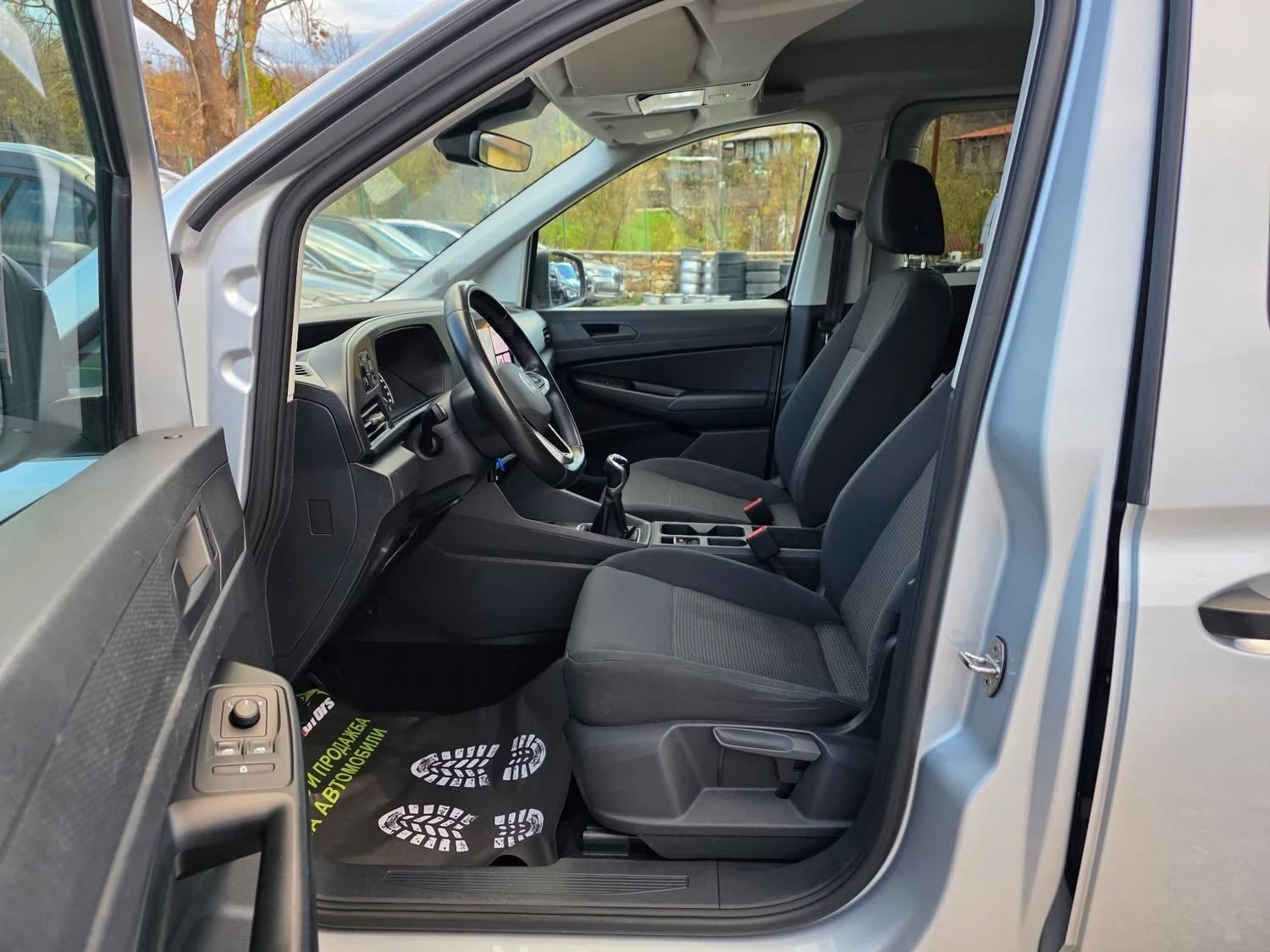 VW Caddy 2.0TDI 102K.C. / НАВИ / КЛИМАТРОНИК / ПЪТНИЧЕСКИ - изображение 6